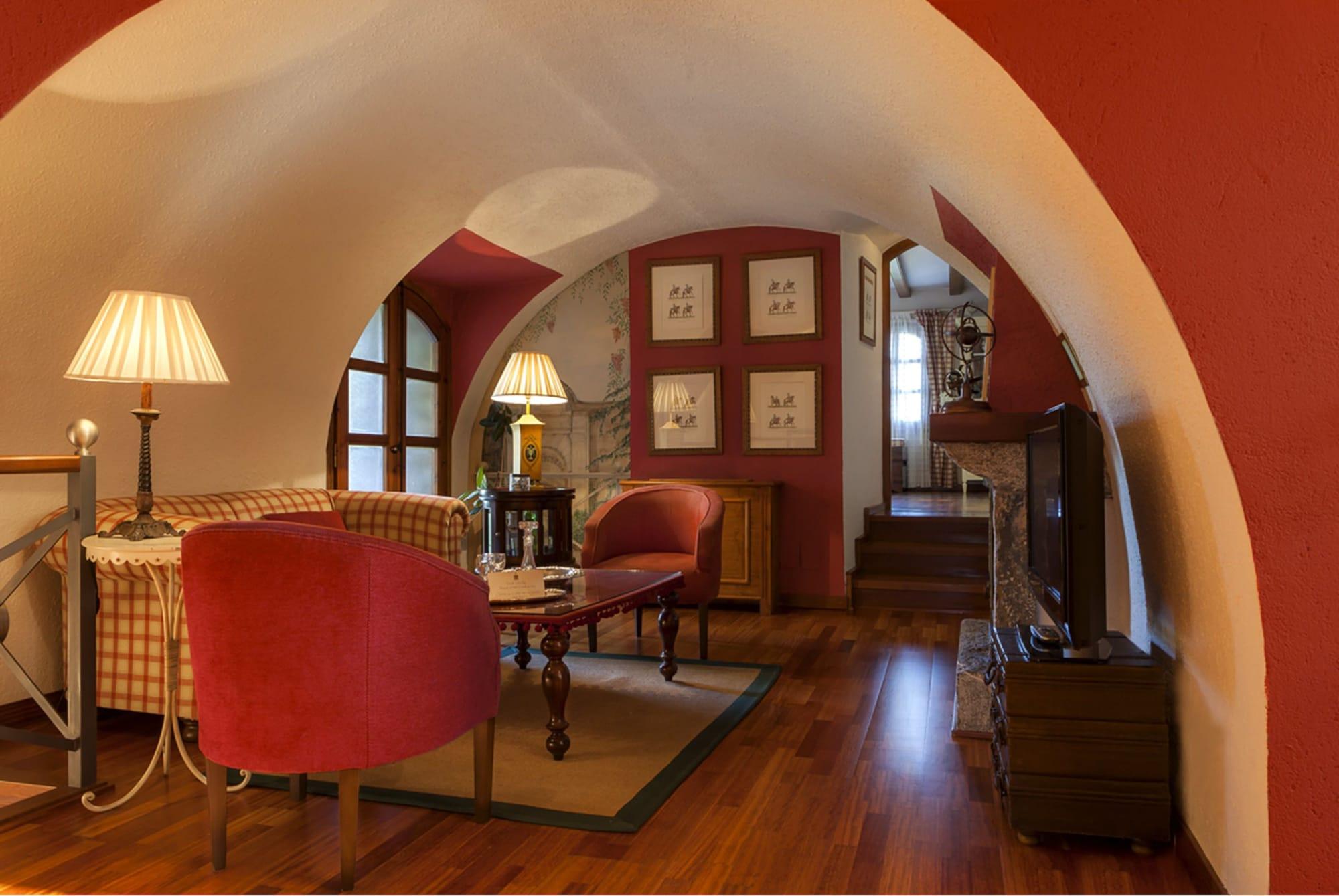 El Castell De Ciutat - Relais & Chateaux La Seu d'Urgell Ngoại thất bức ảnh
