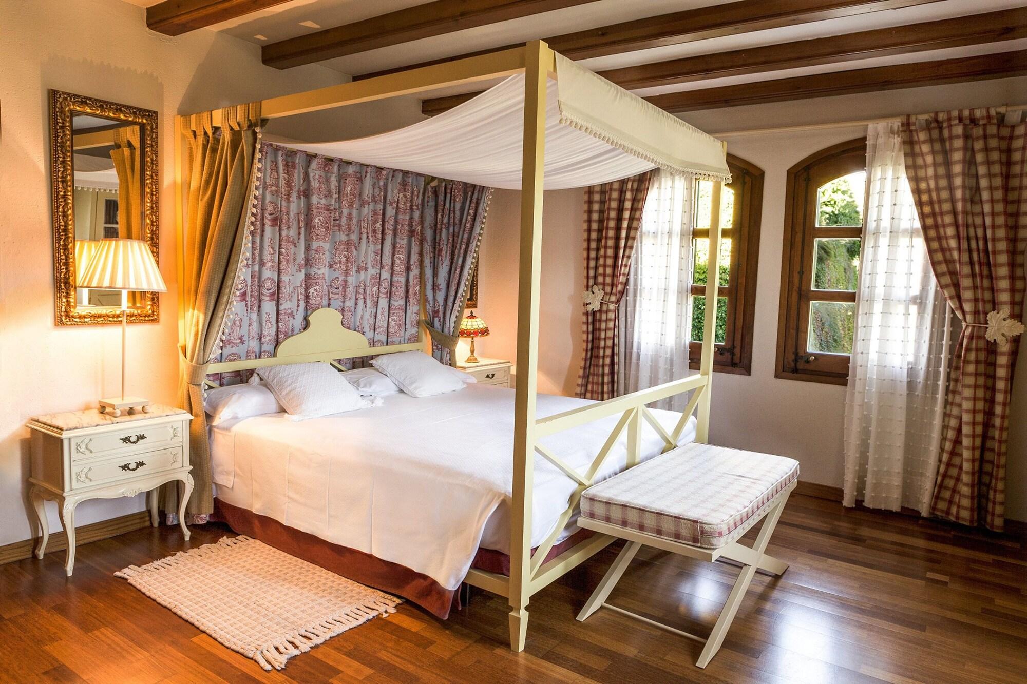 El Castell De Ciutat - Relais & Chateaux La Seu d'Urgell Ngoại thất bức ảnh