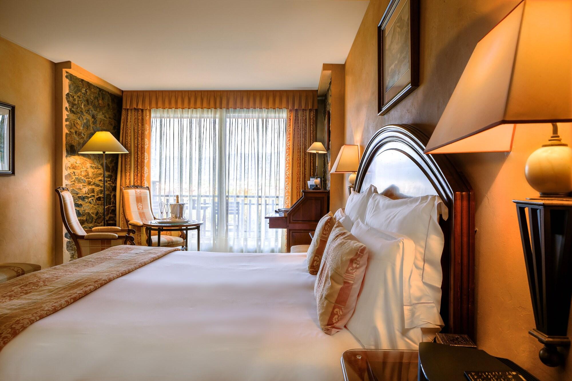 El Castell De Ciutat - Relais & Chateaux La Seu d'Urgell Ngoại thất bức ảnh