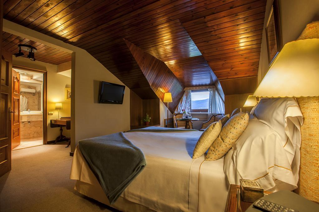 El Castell De Ciutat - Relais & Chateaux La Seu d'Urgell Ngoại thất bức ảnh