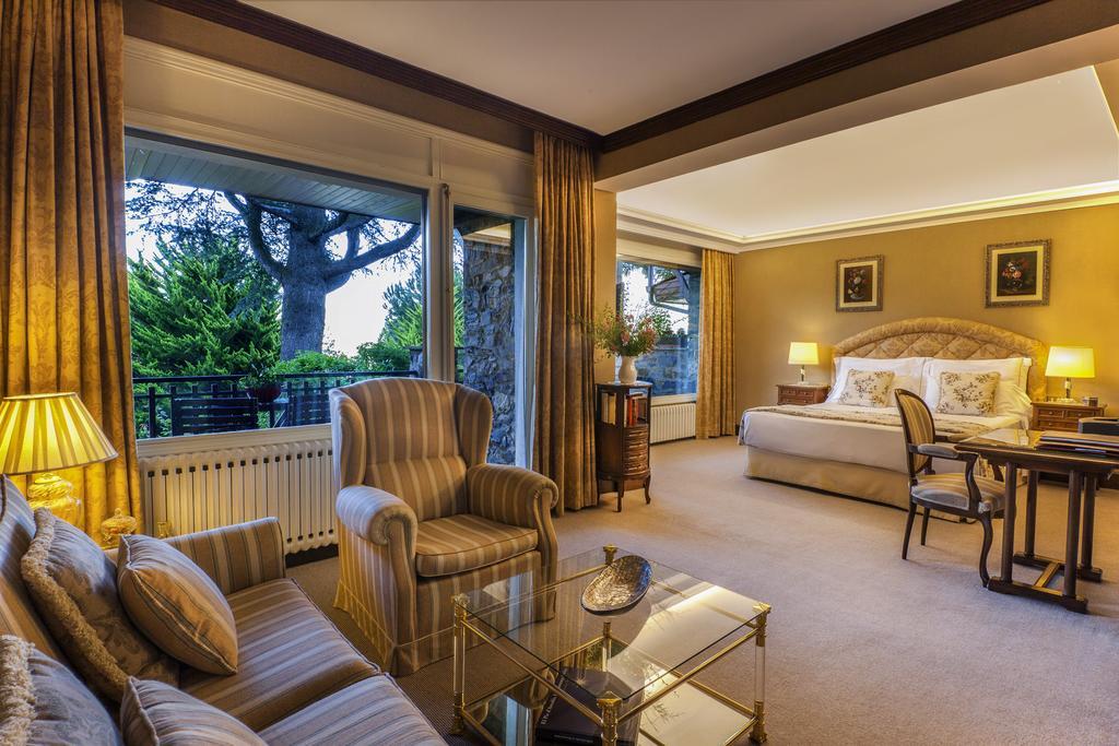 El Castell De Ciutat - Relais & Chateaux La Seu d'Urgell Ngoại thất bức ảnh