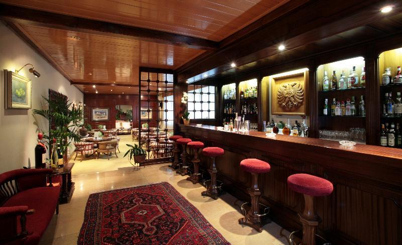El Castell De Ciutat - Relais & Chateaux La Seu d'Urgell Ngoại thất bức ảnh